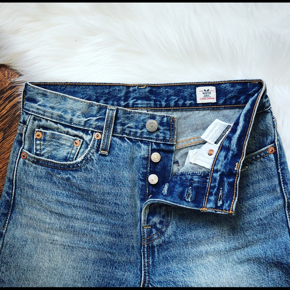 LEVI’S NWOT White oak cone denim straight leg 25
